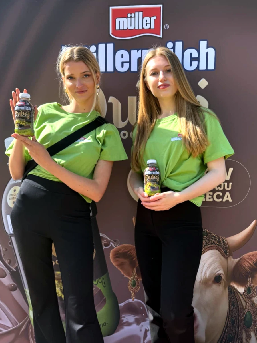 Hostessy ProPromo podczas akcji samplingowej Mullermilch Dubajska Czekolada