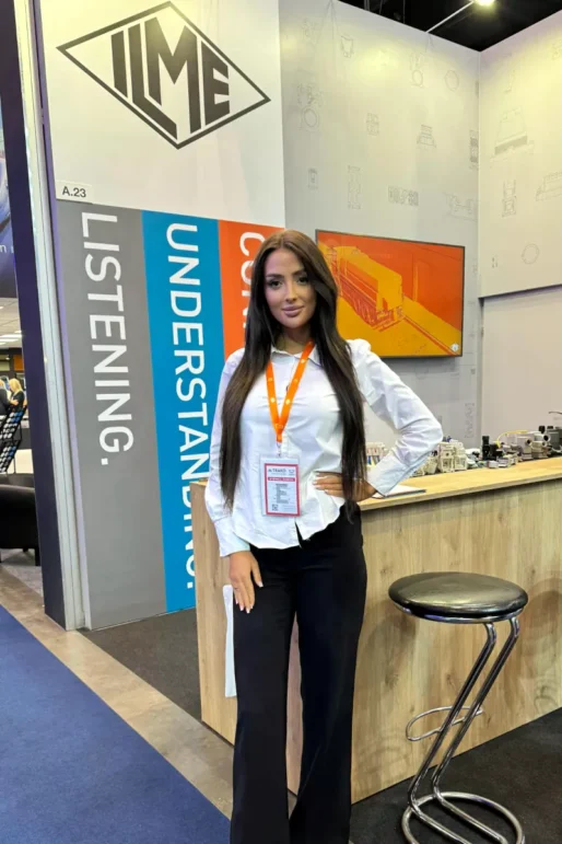 hostessa propromo ilme trako 2025