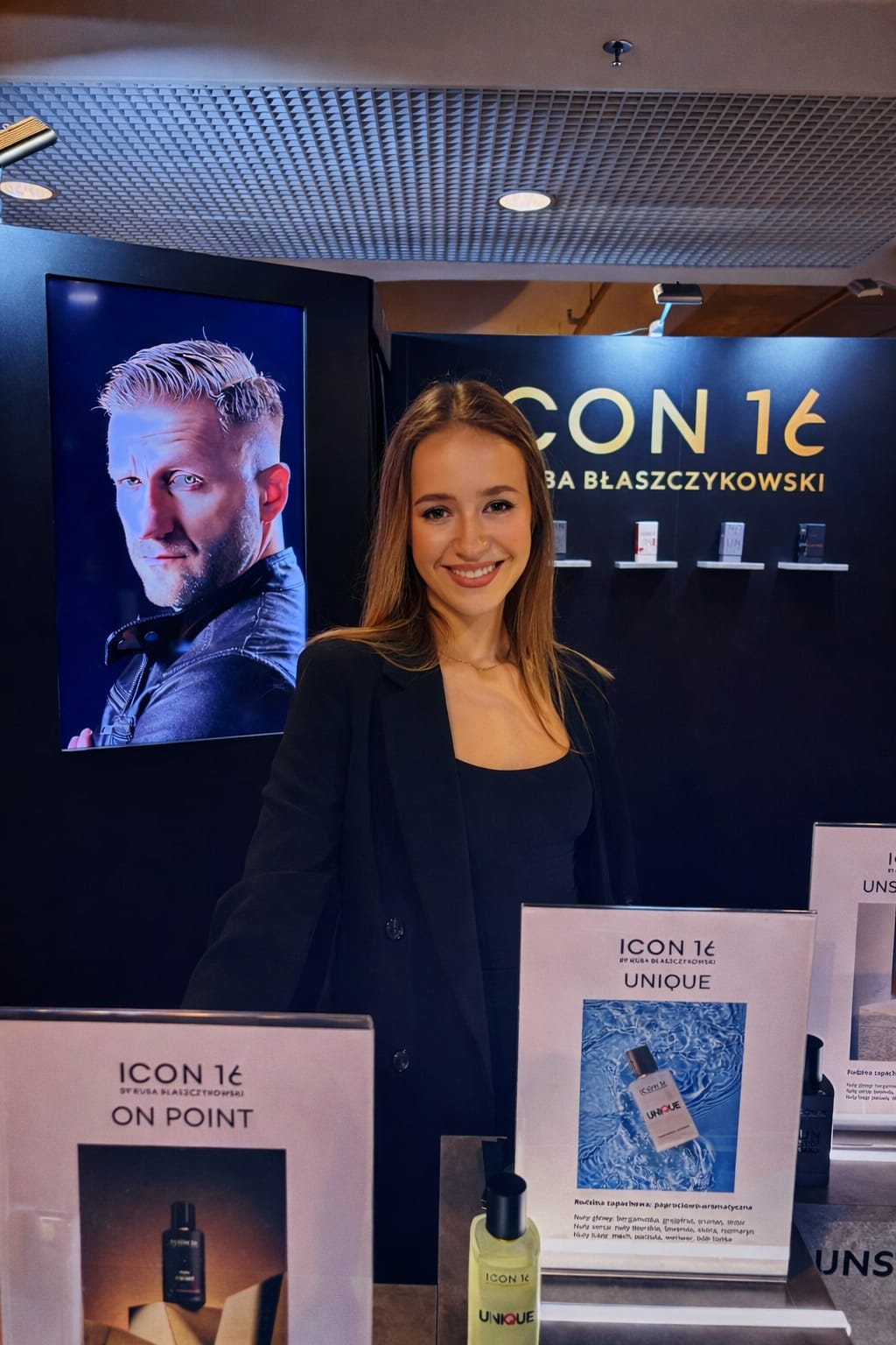 hostessa promocja perfum icon16