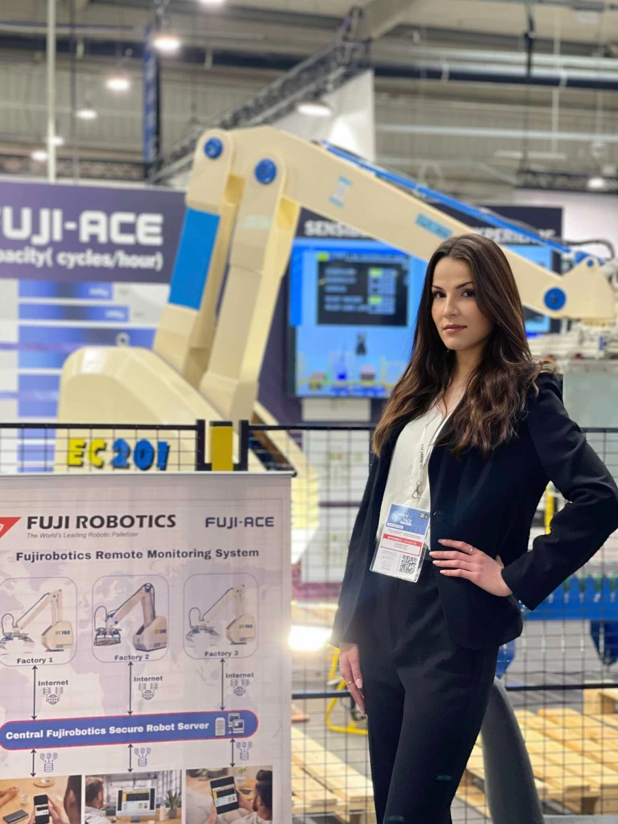 Doświadczona hostessa na targach w Ptak Expo