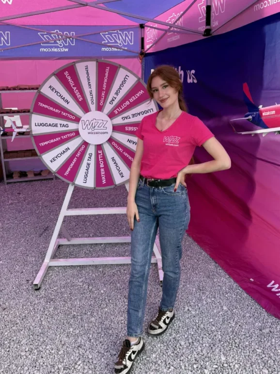 hostessy obsługa strefy Wizz Air w Warszawie PGE Narodowy