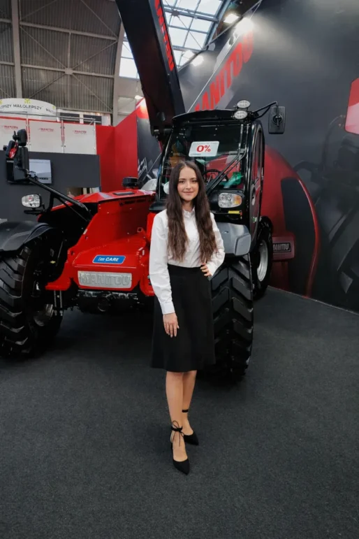 hostessa kobieta targi Agrotech w Kielcach