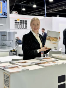 Doświadczona hostessa tłumaczka na targach międzynarodowych