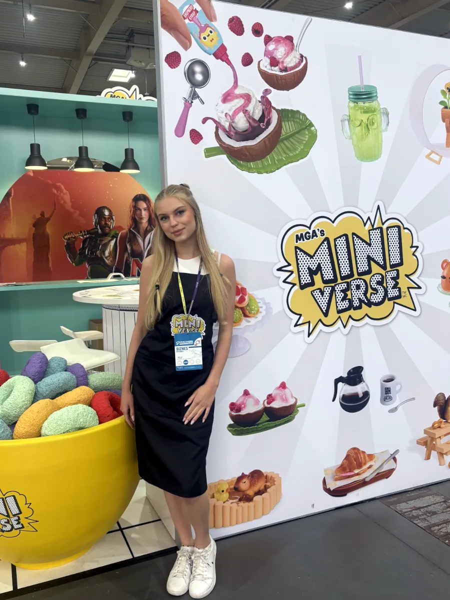 hostessy-poznan-pyrkon-targi-mtp-miniverse-armorsaurs-propromo hostessy na Pyrkon w Poznaniu