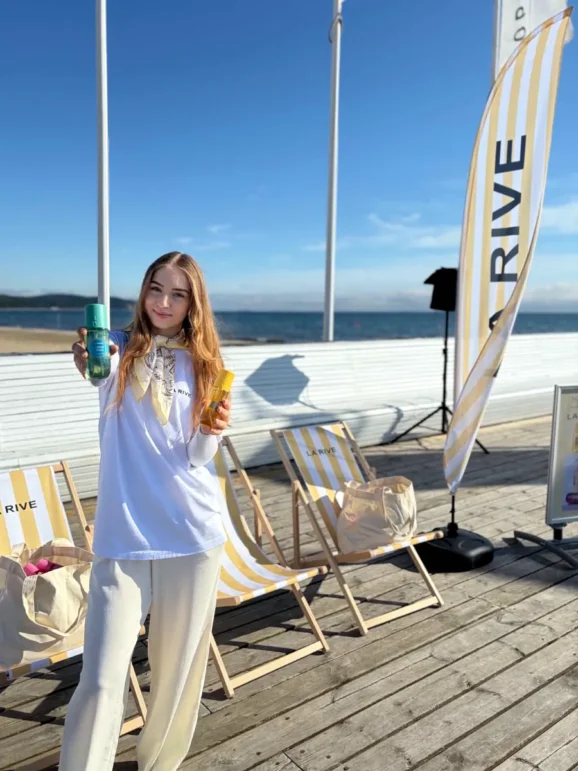 Hostessa La Rive promocja produktu, sampling