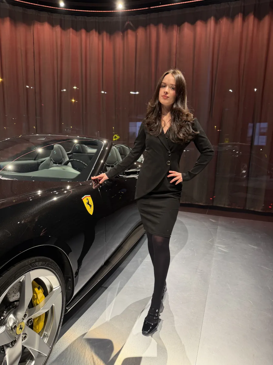 hostessy-warszawa-event-vip-ferrari-propromo Profesjonalna obsługa gości VIP przez hostessy na evencie motoryzacyjnym w Warszawie